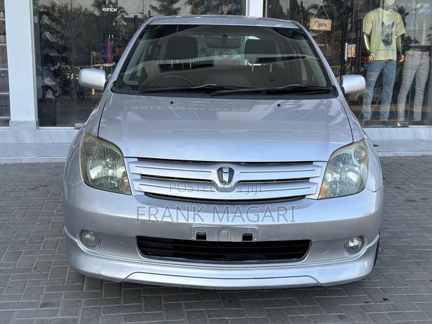 Toyota IST 2003 Silver