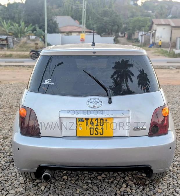Toyota IST 2004 Silver
