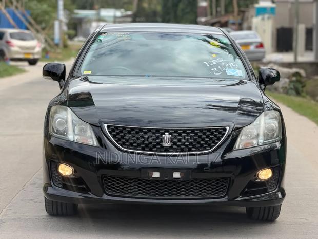 Toyota Crown 2010 Black