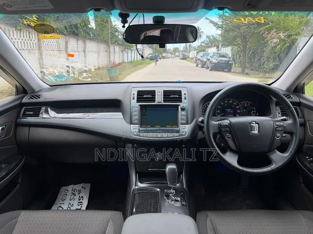 Toyota Crown 2010 Black