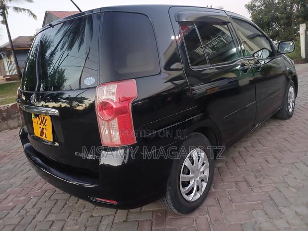 Toyota Raum 2005 Black