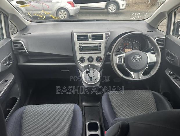 Toyota Ractis 1.3 FWD 2011 White