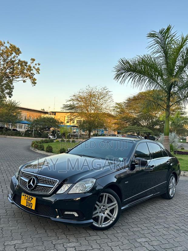 Mercedes-Benz E200 2011 Black