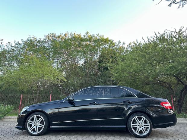 Mercedes-Benz E200 2011 Black