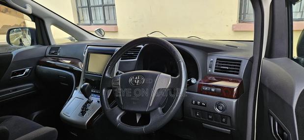 Toyota Alphard 2011 Pearl
