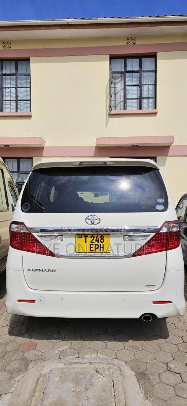 Toyota Alphard 2011 Pearl