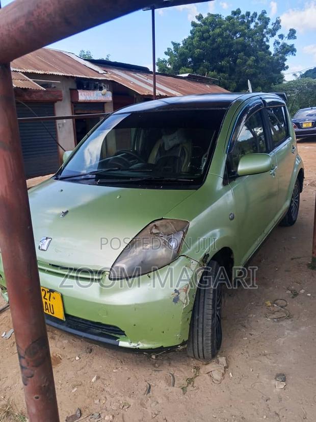 Toyota Passo 2004 Green