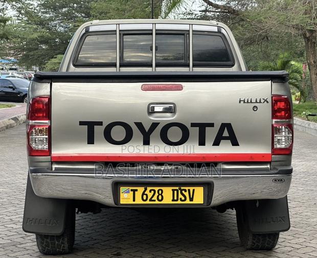 Toyota Hilux 2015 Gray