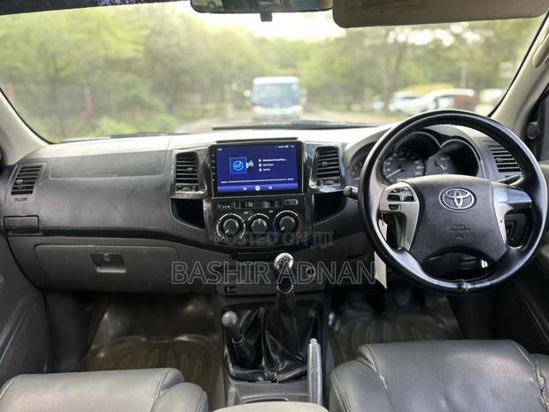 Toyota Hilux 2015 Gray