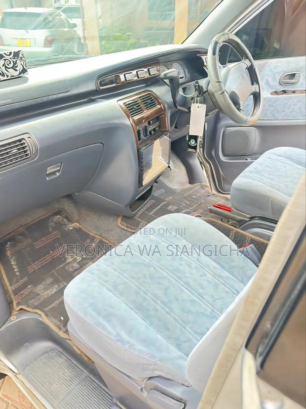 Toyota Noah 2001