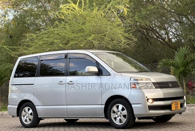 Toyota Voxy 2006 Silver