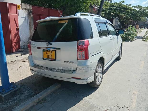 Toyota Raum 2006 White