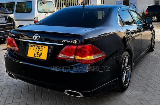Toyota Crown 2009 Black