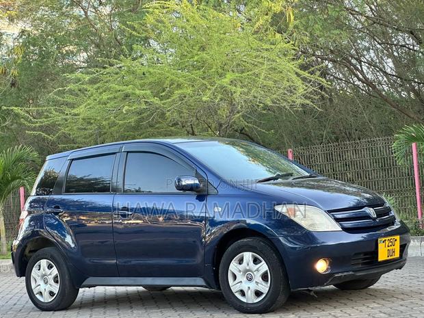 Toyota IST 2004 Blue