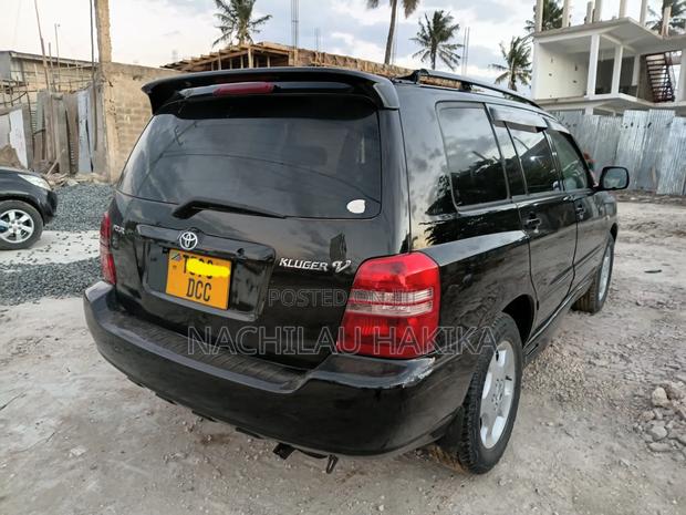 Toyota Kluger 2002 Black