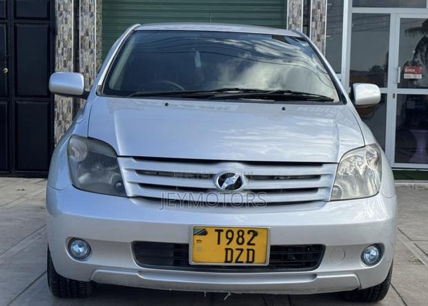 Toyota IST 2007 Silver