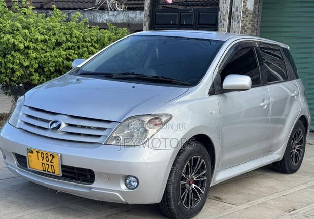 Toyota IST 2007 Silver
