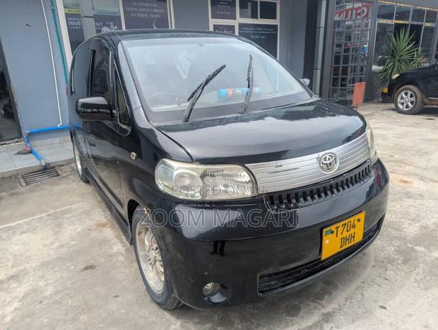 Toyota Porte 2004 Black