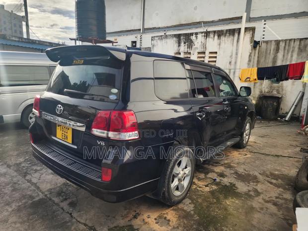Toyota Land Cruiser 2010 Black