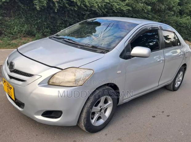 Toyota Belta 2004 Silver