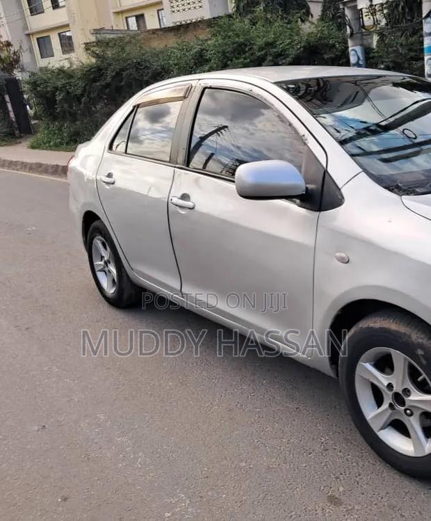 Toyota Belta 2004 Silver