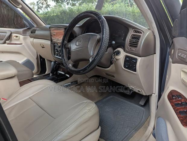 Toyota Land Cruiser 2004