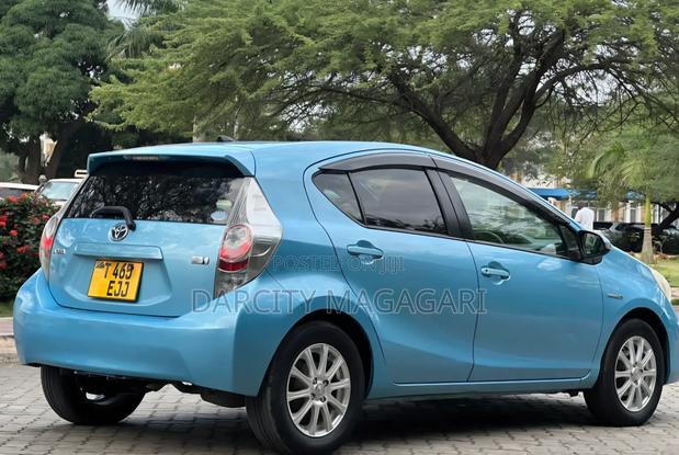 Toyota Aqua 2013 Blue