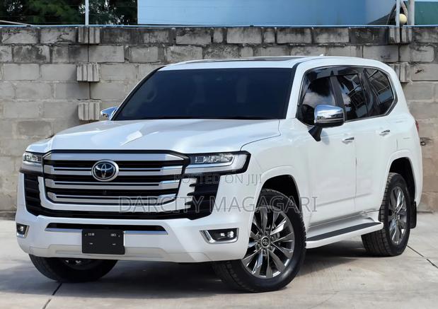 Toyota Land Cruiser 2024 White