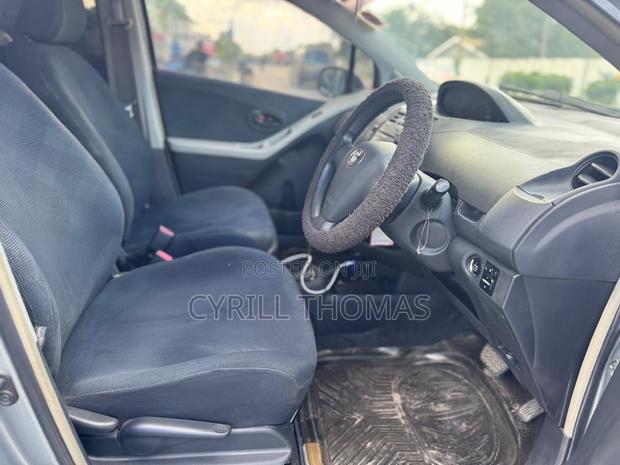 Toyota Vitz 2006 Silver