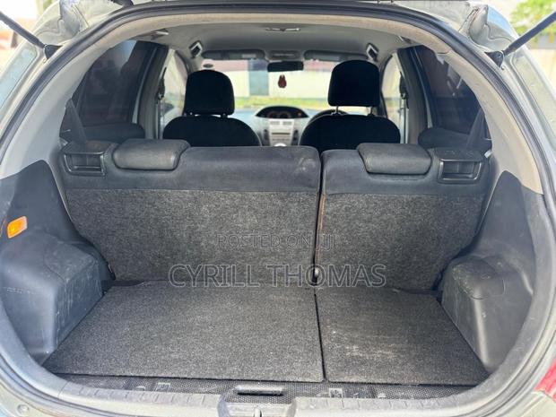 Toyota Vitz 2006 Silver
