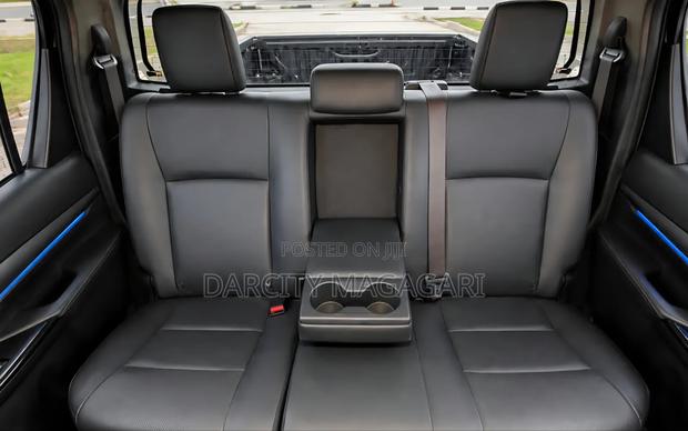 Toyota Hilux 2023 Gray