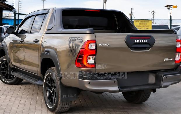 Toyota Hilux 2023 Gray