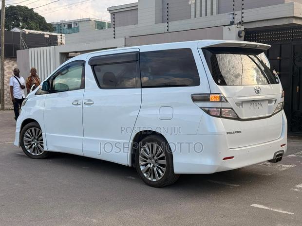 Toyota Alphard 2011 White