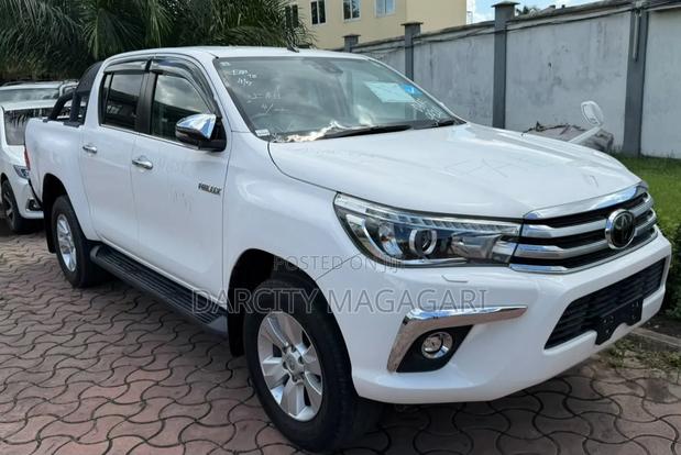 Toyota Hilux 2018 White