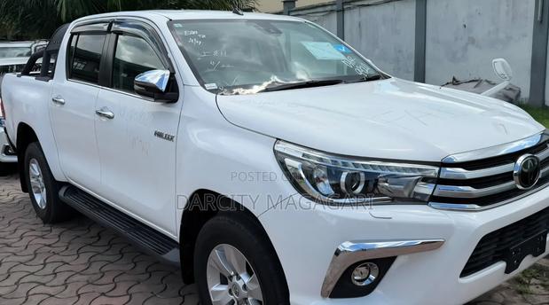 Toyota Hilux 2018 White