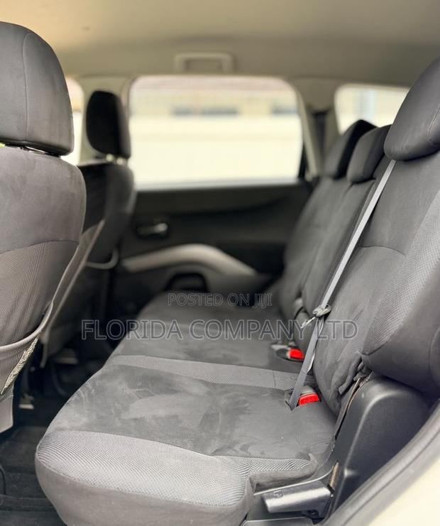 Mitsubishi Outlander 2006 White
