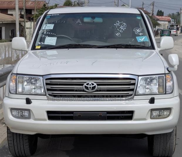 Toyota Land Cruiser 2007 White