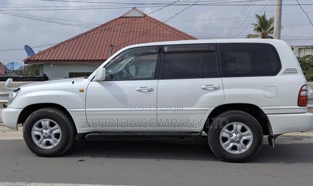 Toyota Land Cruiser 2007 White