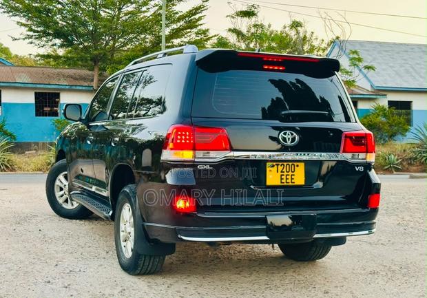 Toyota Land Cruiser 2010 Black
