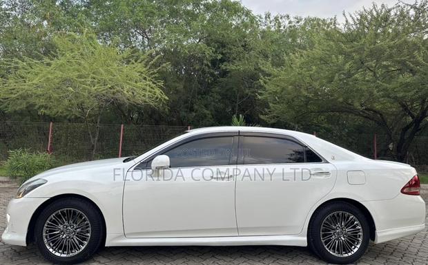 Toyota Crown 2009 White