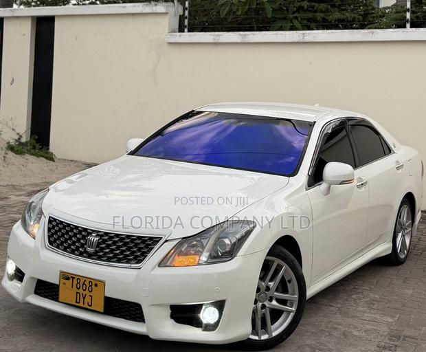 Toyota Crown 2010 White