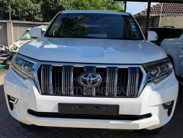 Toyota Land Cruiser Prado 2023 White