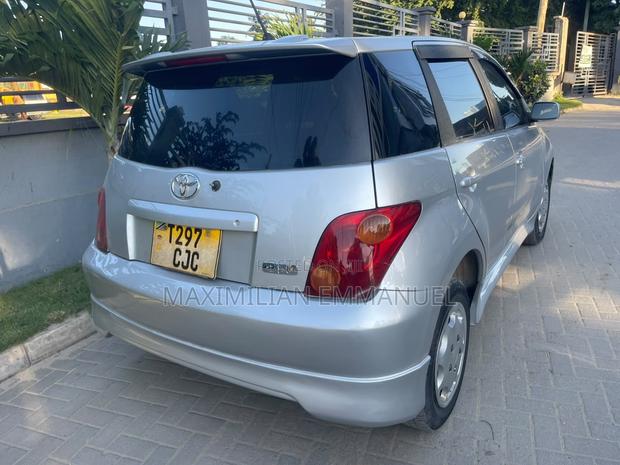 Toyota IST 2005 Silver