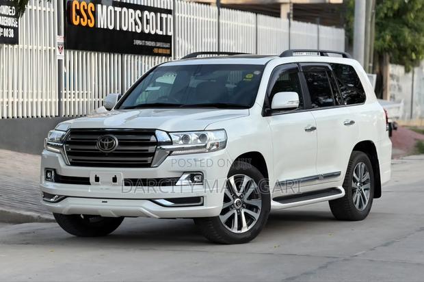 Toyota Land Cruiser 2016 White