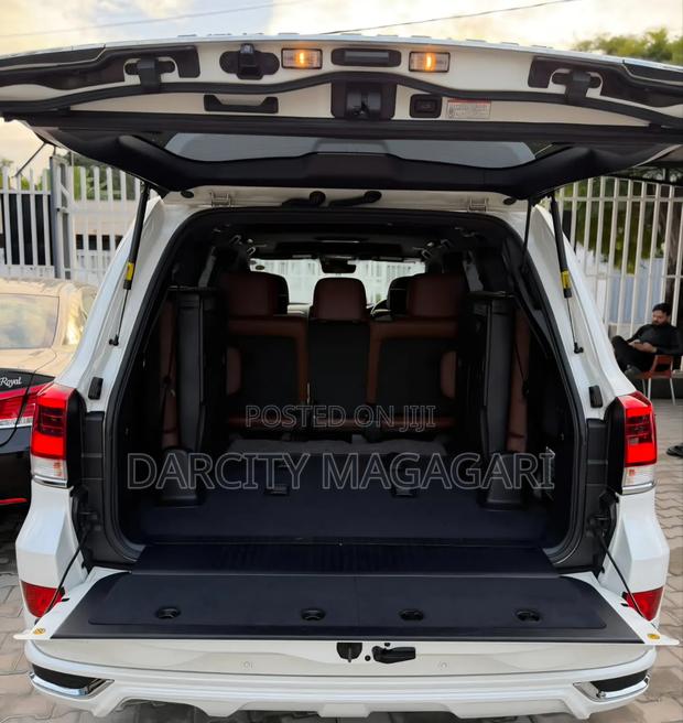 Toyota Land Cruiser 2016 White
