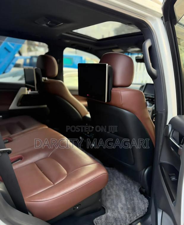 Toyota Land Cruiser 2016 White