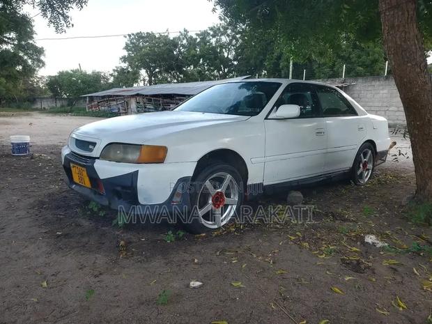 Toyota Cresta 1998 White