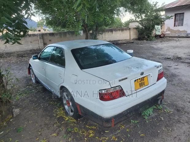 Toyota Cresta 1998 White