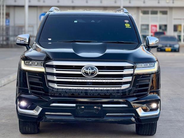 Toyota Land Cruiser LC300 2023 Black