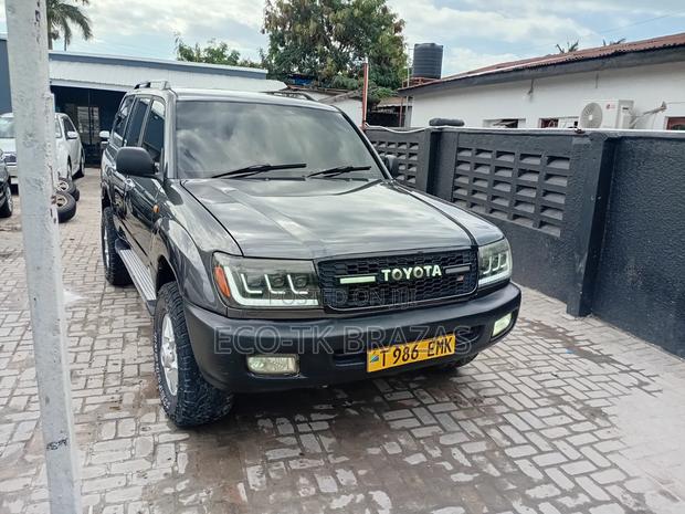 Toyota Land Cruiser 2002 Gray